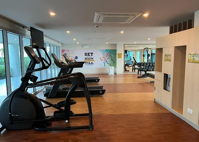 Modern Next To Okada Near Moa And Airport Apartahotel Manila
